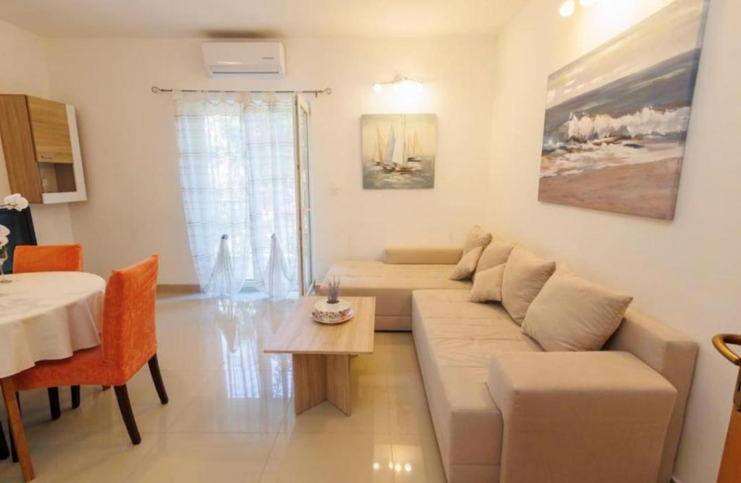 Apartment Mira